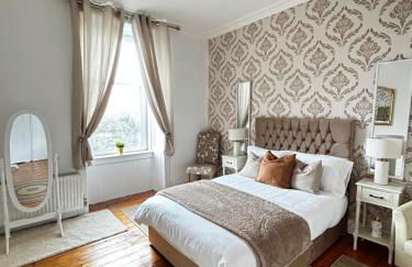 THE LAZY LION - Spacious 2 Bedroom - Town Centre Holiday Home Apartment - Photo 24