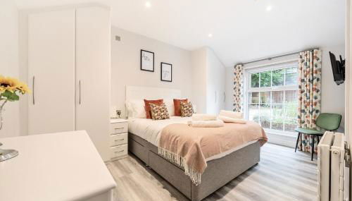 Wokingham - 1 Bedroom Cottage - Parking - Foto 2