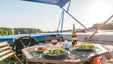 Boats & Yachts at Rechlin Harbor by Kuhnle-Tours - Foto 5