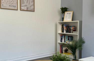 Modern Spacious 2 Bedroom House in Leigh, Free Parking - Foto 10