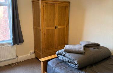 Large Traditional, Sleeps 8, 2 baths, Train, Tram, Pubs, Hucknall - Foto 26