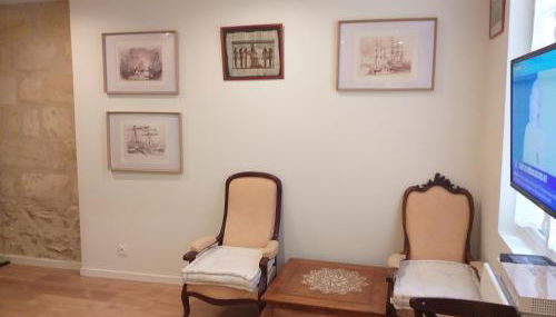 Charmant studio au cœur du Vieux Bordeaux - Foto 5, furniture, towels, storage, heating