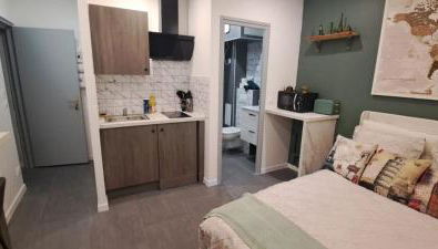 Le Petit Voyageur 5 min de la Gare & Nancy Thermal Logements Insolites Nancy - Foto 4, minibar