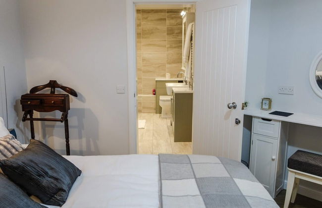 Quiet Ground Floor Mews Flat and Parking - Foto 1