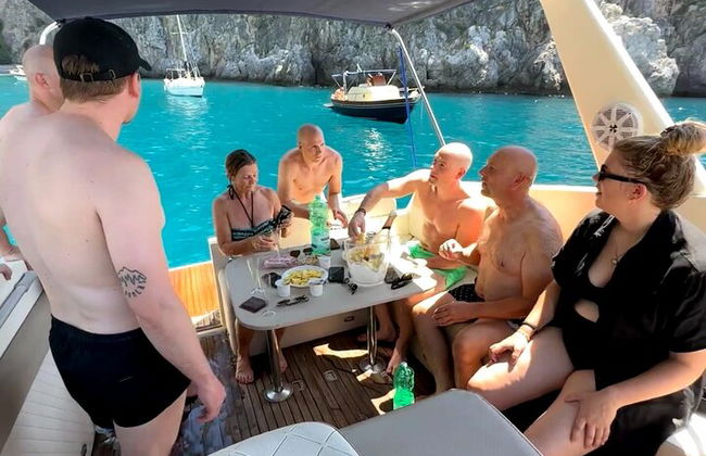 Crucero al atardecer por la costa de Capri y Sorrento en barco Todo incluido - Foto 9