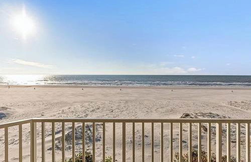 Newly Reno Beachfront Escape I Steps to Beach - Foto 2