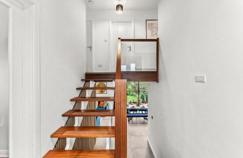 Elegant Retreat in Cheltenham - Garden & Parking Included - Foto 44