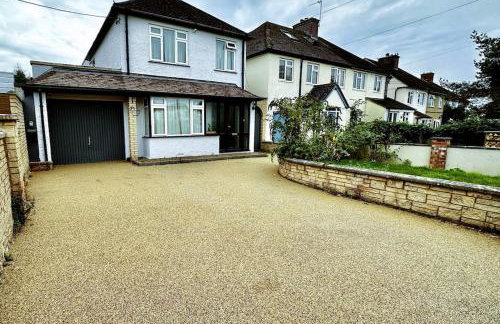 Green Haven Villa - 4BR Spacious House with Hot tub, Ample Parking, Air Condition, WIFI, Netflix, Patio & Garden - Foto 28