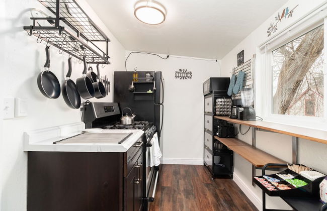 Charming Apt With King Bed in the Heart of SLC - Photo 4