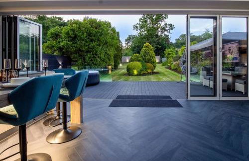 Luxury 4-Bedroom High-End Home, Includes Jacuzzi and Pool Table - Foto 48