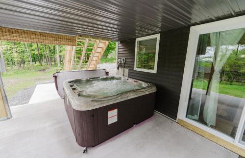 NEW! Modern Getaway - Hot Tub l Fire Pit l Pool table - Foto 37