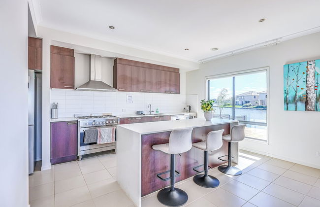 StayAU 5BR Lakefront Escape Point Cook - Foto 49