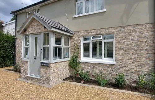 South Coast New Forest Holiday Home-4 Bed-Sleeps 8-Spacious-Parking-EV Dock-Large Garden-Playground-Great for Families-Groups-Professionals - Foto 30