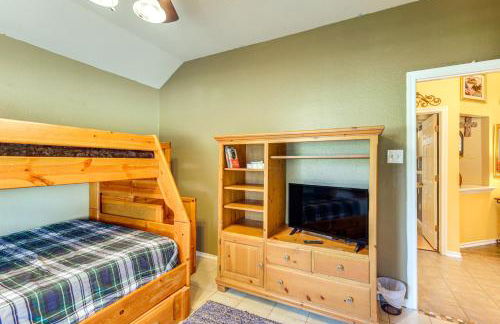 DFW Fun Awaits Family Home in Crowley! - Foto 27