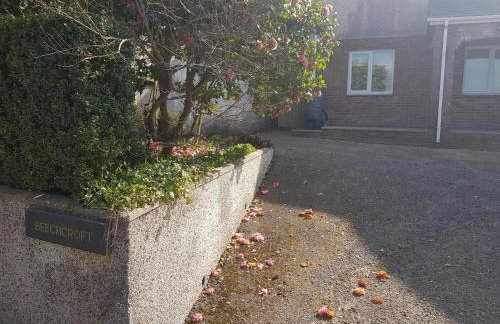 Beechcroft 2 bed part house - Photo 26