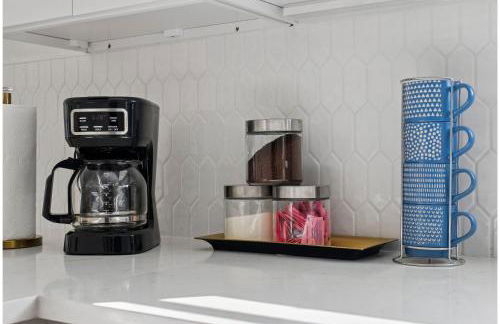 Peaceful Stays with Easy Access to Downtown - Foto 11