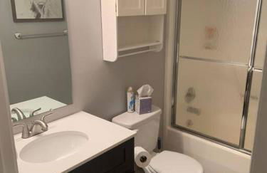 Beautiful Waterfront with Dock Firepit Hot tub - Foto 38