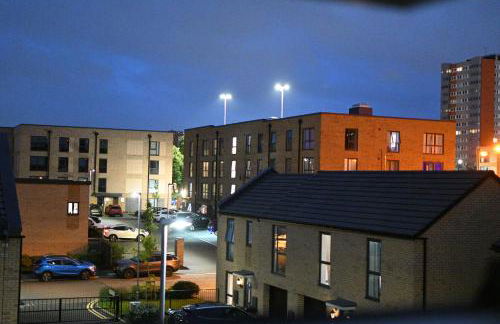 Modern house in City Centre with private parking and gated property - Foto 29