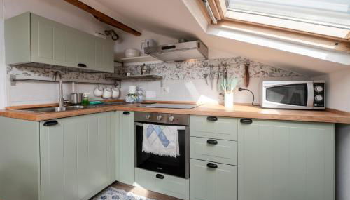 049 - Attico ELEGANTE, 10 minuti a piedi da MARE e SPIAGGIA - POSTO AUTO PRIVATO GRATIS, RISTRUTTURATO MARZO 2026 - Foto 4, stove