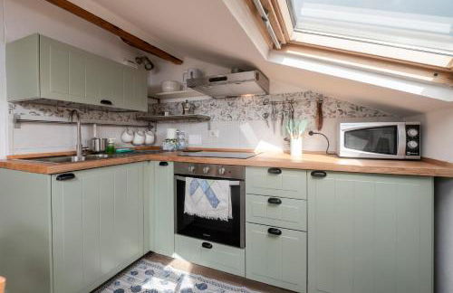 049 - Attico ELEGANTE, 10 minuti a piedi da MARE e SPIAGGIA - POSTO AUTO PRIVATO GRATIS - Foto 6