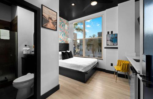 The Neon Elm Hotel - Foto 1