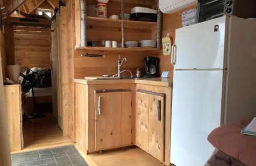 Lakeside Tiny Cozy Retreat - Photo 4