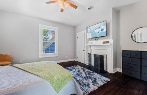 West High 3BR Private Backyard Petersburg Gem - Foto 22