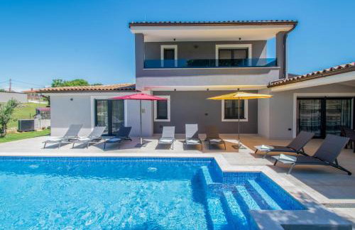 Villa Vala with a large yard near Pula - by Istrabook - Foto 5