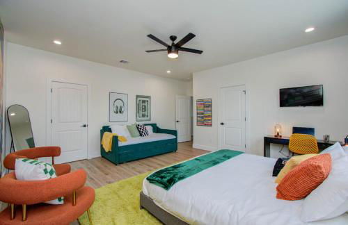 3bd-Rooftop Movie Theater-BBQ-Retro Music Theme-Downtown 8mins - Photo 24