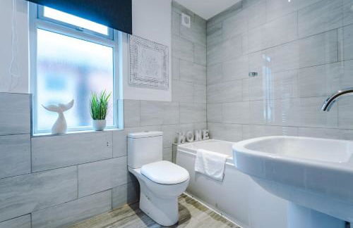 Spacious Modern Chester Home - Great Location - Photo 25