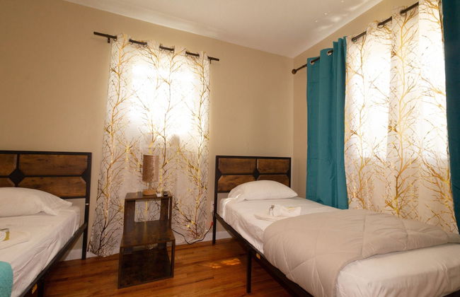 Cheerful & Beautiful 3-Bedroom Ranch - Photo 10