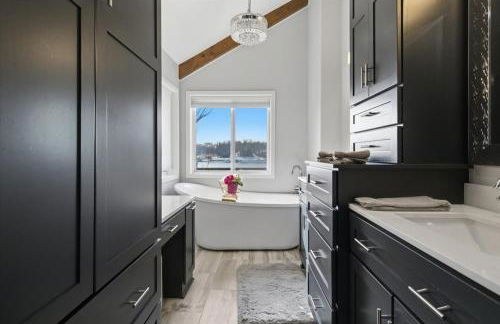 Lakefront Home w/ Private Dock, Slip, Kayaks & Paddleboards at the 7mm - Foto 48