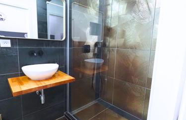 La Marilyn by Leslodgespa - Confort haut de gamme, salle de bain privée, jardin et cuisine commune, à 5 minutes de l'aéroport - Foto 6