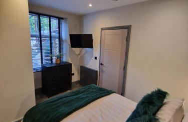 Townhouse - 6 Bed Hot Tub House - Photo 16