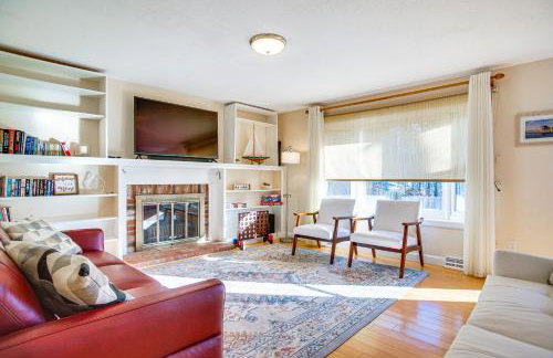 Ping-Pong and Backyard Spacious Chatham Retreat - Foto 1