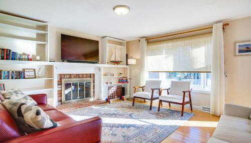 Ping-Pong and Backyard Spacious Chatham Retreat - Foto 1