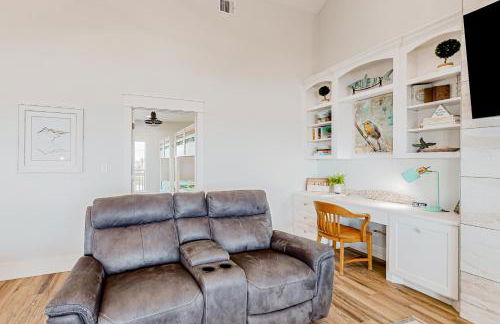 Stunning Beachfront Cargo Lift Sleeps 14 - Foto 4