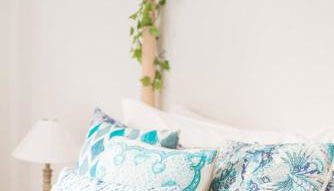 Charming Apartment With Vibrant Accents - Photo 5