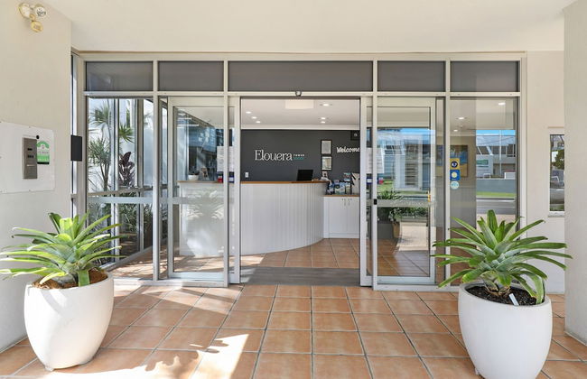 Elouera Tower Beachfront Apartments - Photo 2