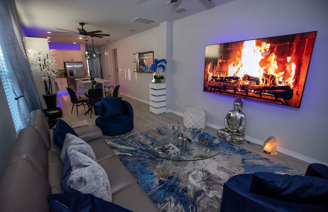 Brand New Modern Pet Friendly Zen Home W/ Private Home Theater & Hot Tub! 2 Bedroom Home by RedAwning - Photo 2