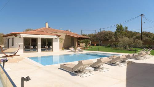 MaYa Villa, Heated Pool Estate near Rethymno and all amenities! - Foto 5, sunbed