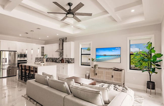 Luxurious Naples 4BR w Pool by Vanderbilt Beach - Photo 13