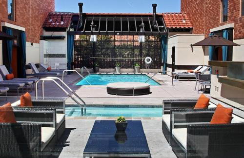 Stylish 2 Bed 2.5 Bath Condo Near Beverly Hills. - Photo 34
