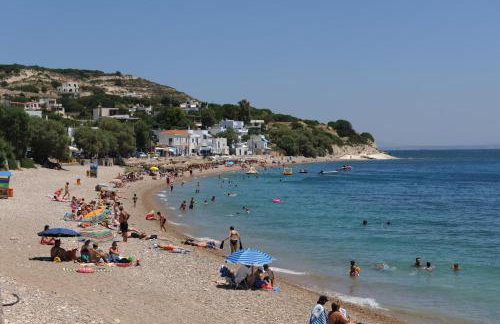 Yolanda Studios - Photo 4