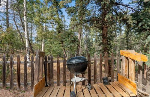 Deer-Friendly Cabin with Mountain Views and Fire Pit - Foto 26