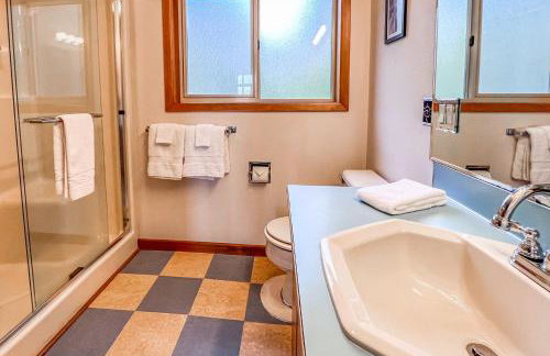 Hot Tub & Game Room in Large Ocean Front Home! Second Story - Foto 17