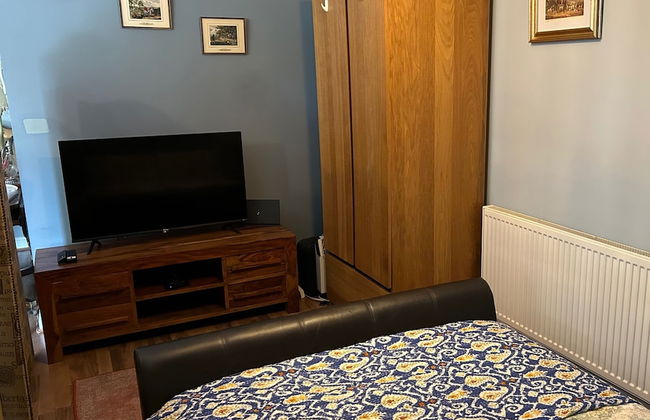 Studio - Sleeps 2 - Pets - Terrace - Parking - Photo 4