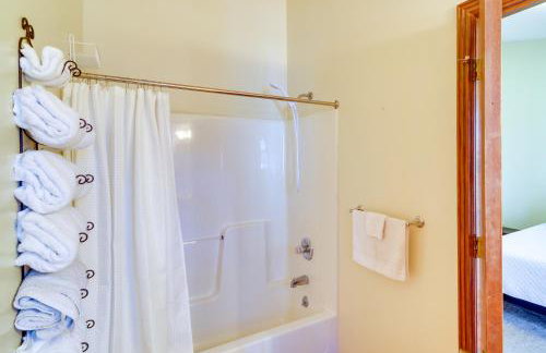 Burnside Resort Cabin with Hot Tub and Outdoor Spots! - Foto 15