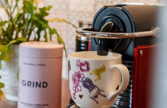 Boutique Brick Lane 2-Bed, Colourful City Vibes - Foto 46
