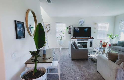 California 3-Bedroom Desert Escape With Garden - Foto 27